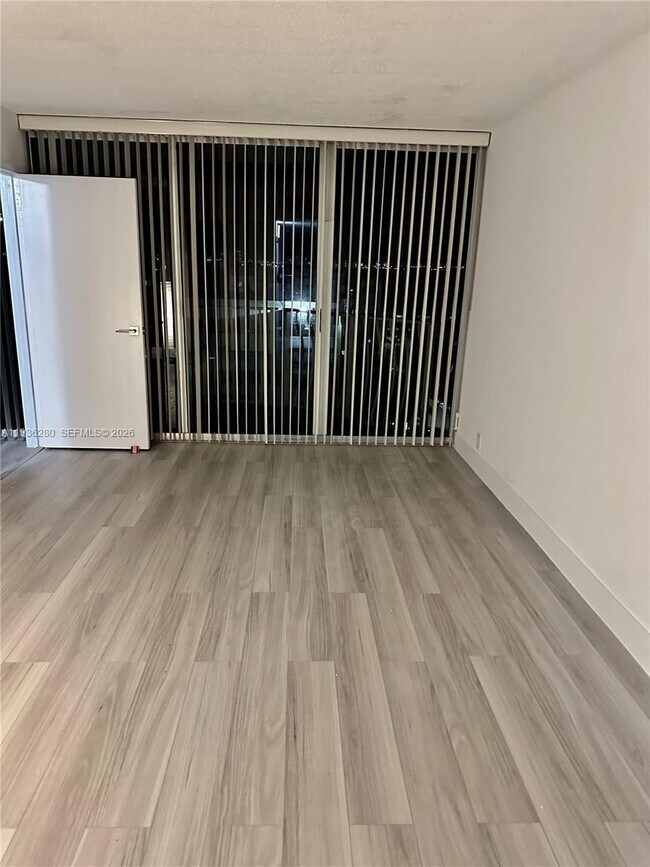 Building Photo - 7601 E Treasure Dr