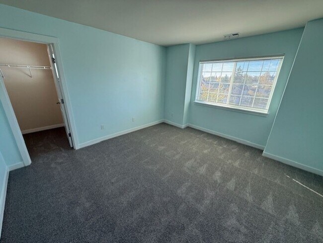 Building Photo - LYNNWOOD 3 BED, 2.5 BATH HOME FOR RENT; AV...