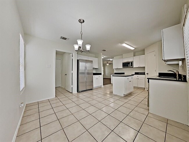Building Photo - 6830 Shallow River Ct