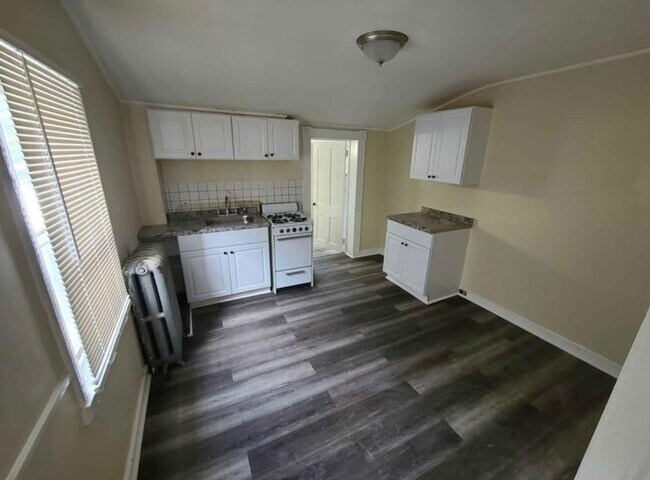 Primary Photo - 274 S Loudon Ave