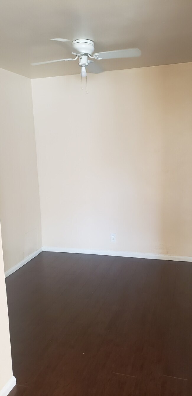 Building Photo - 13833 Oxnard St