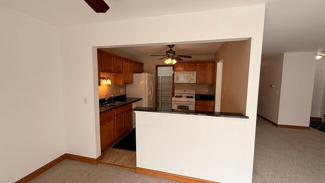 Building Photo - 220 Oak Knoll Ct