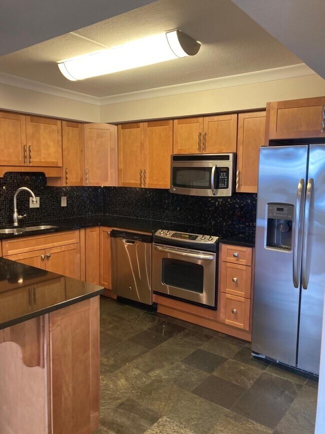 Building Photo - 1131 Stringers Ridge Rd