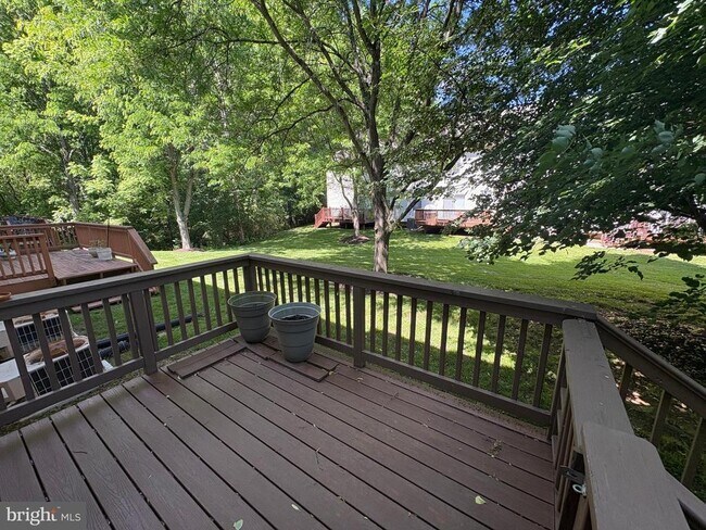 Building Photo - 208 Castle Dr