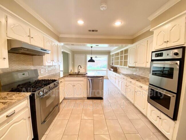 Building Photo - 4559 Hockaday Dr