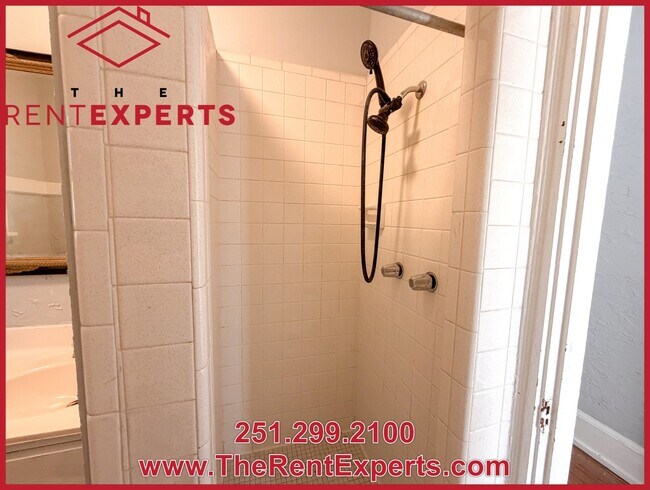 Building Photo - 206 5th St