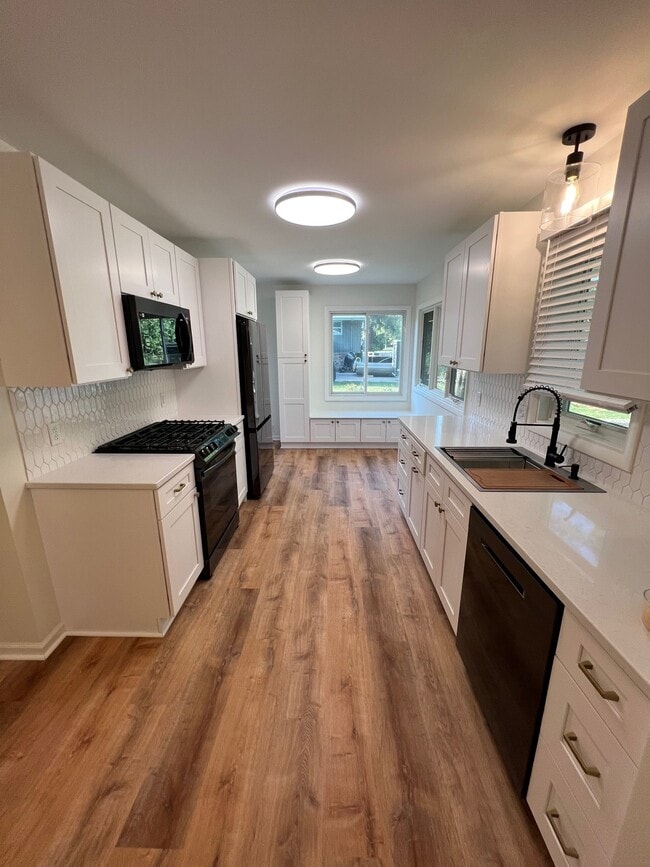 Building Photo - 50 Hackberry Hill