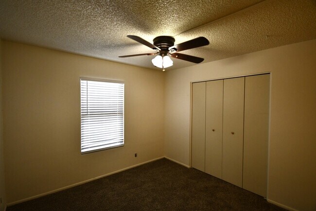 Building Photo - 3 bed 2 bath home in Mesa $1850 per mo plus fees Large Lot