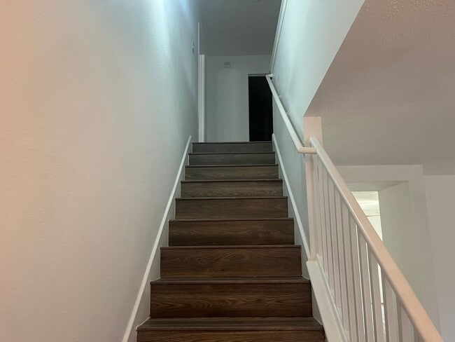 Building Photo - 8419 Manderly Pl