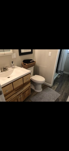 Building Photo - 1813 Bayview Ln