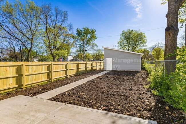 Building Photo - 72 Hayden Ave