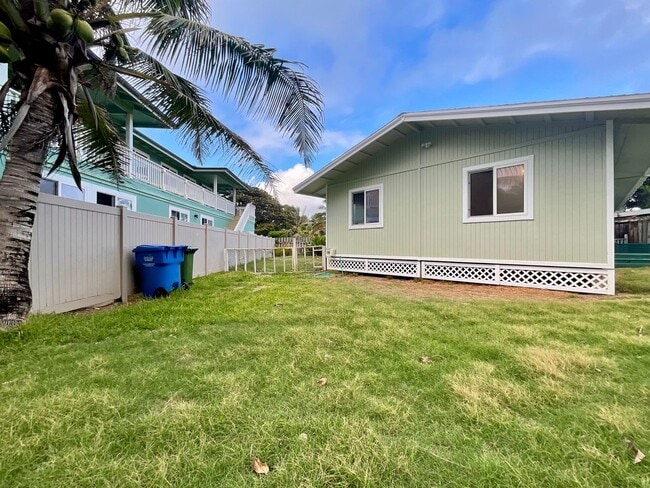 Building Photo - Beautiful, Bright & Airy Beach House--3Beds, 2Baths with Yard