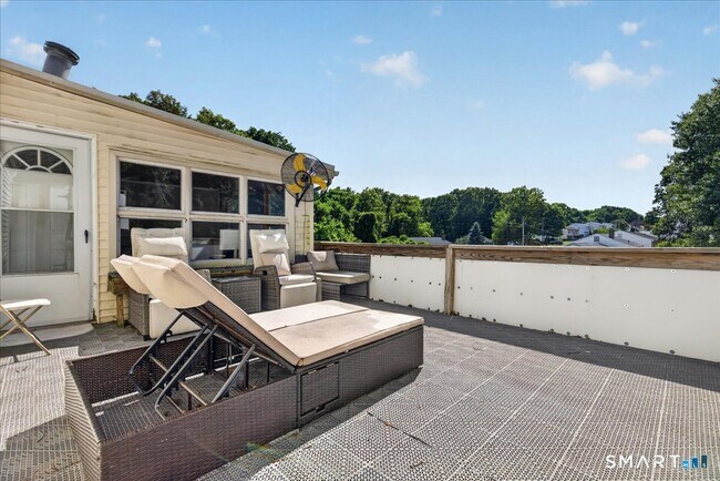 Building Photo - 440 Evergreen Ave