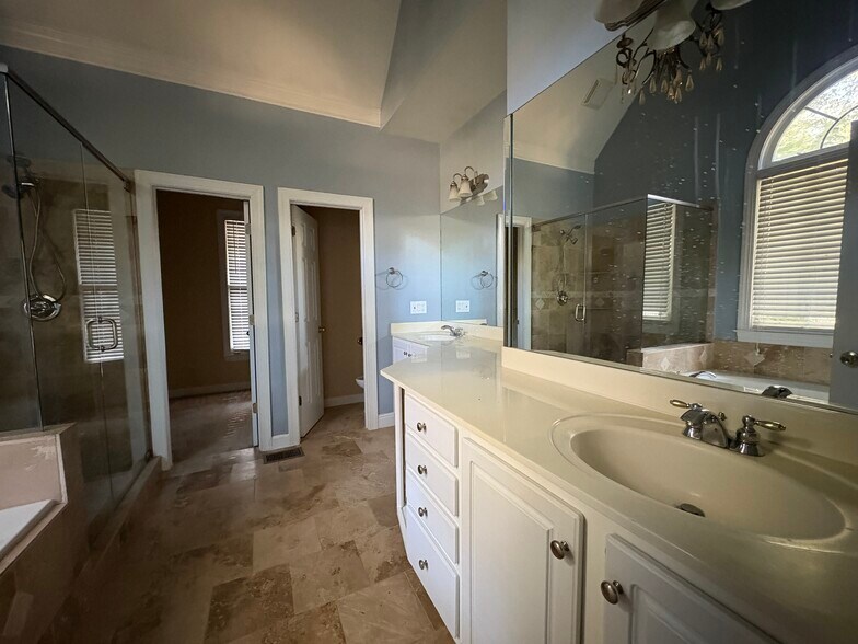 Building Photo - 1736 Brockett Rd