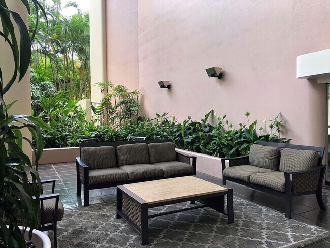 Building Photo - Subtly Furnished Honolulu Park Place 2BR/2BA/2PK Ocean View