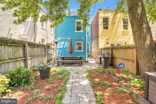 Building Photo - 1832 6th St NW