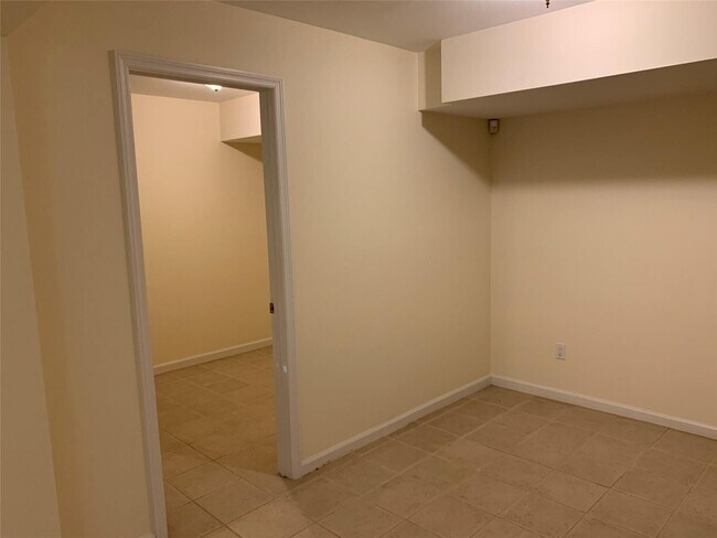 Building Photo - 243 Boulevard