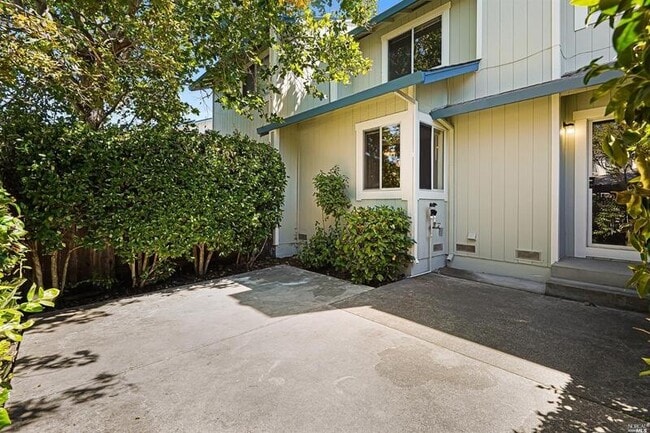 Building Photo - 7 Meridian Cir