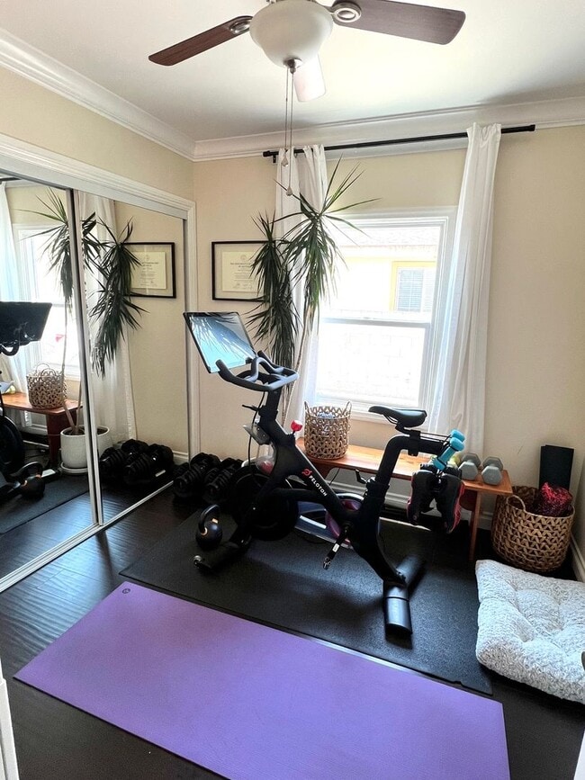 Building Photo - Charming Spanish 3 Bedroom Available!