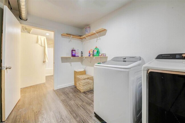 Building Photo - 4014 Dreyfus St