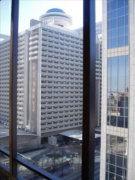 Building Photo - 300 Peachtree St