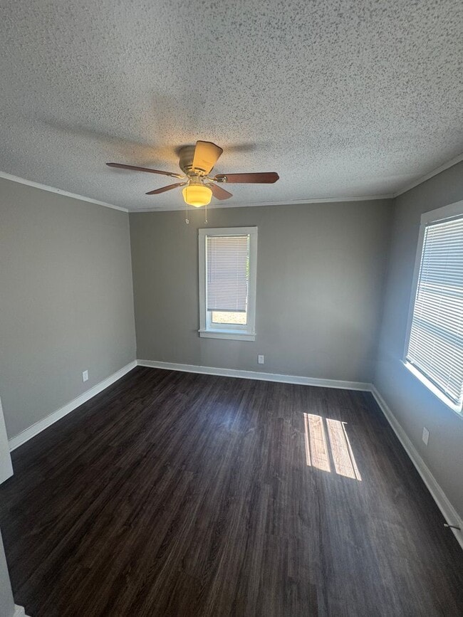 Building Photo - 1558 Tayner St