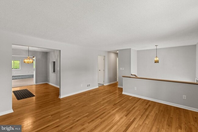 Building Photo - 8006 Woodhaven Ct