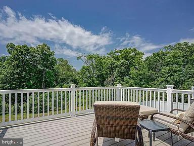 Building Photo - 40 Village Green Ln