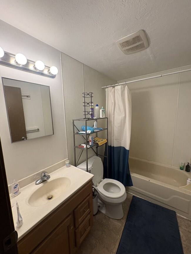 Building Photo - 98 Pelham Rd