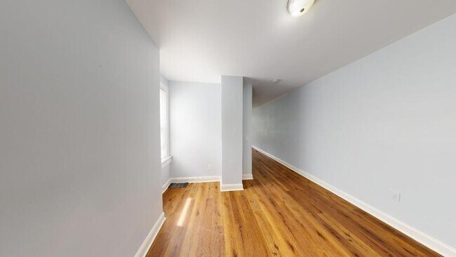 Building Photo - 706 E 43rd St