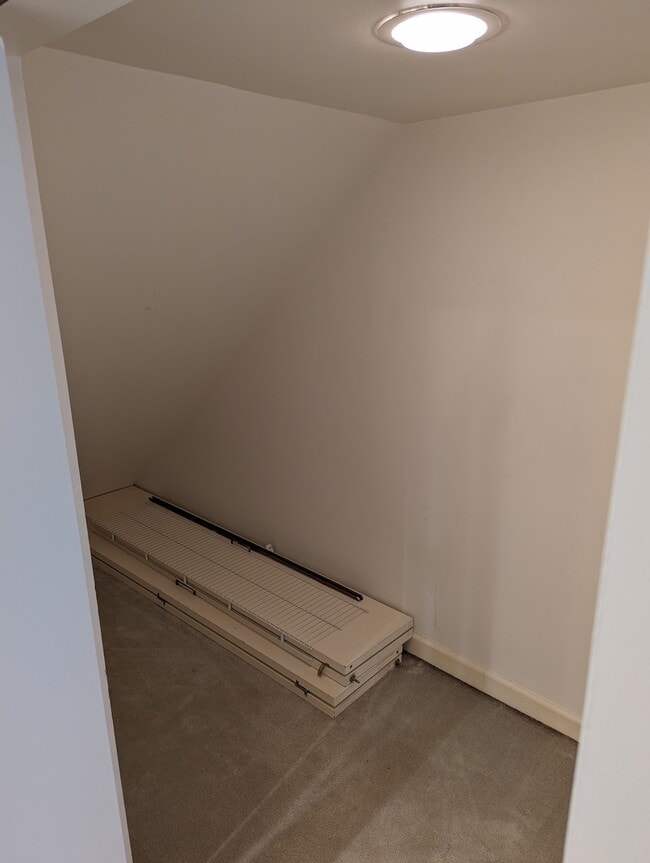 Building Photo - 10 Rogers St