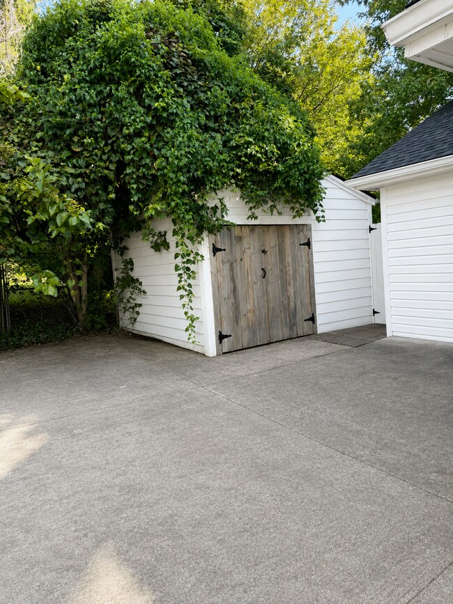Building Photo - 218 Glass Ave