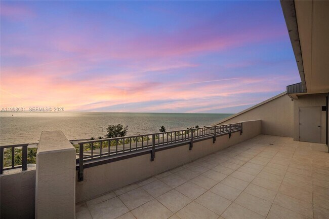 Building Photo - 251 Crandon Blvd