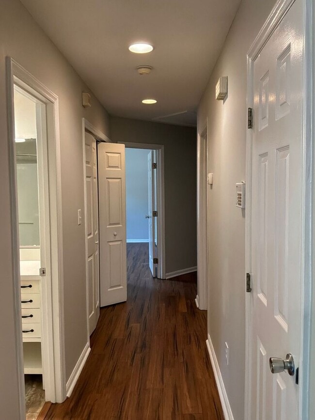 Building Photo - Available Now!! Three Bedroom Two Full Bath Home!
