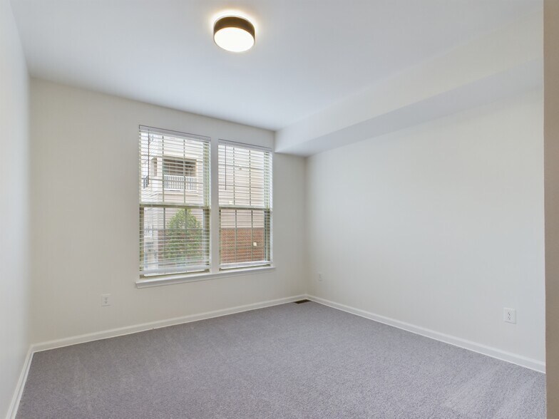 Building Photo - 6479 Jack Linton Dr S