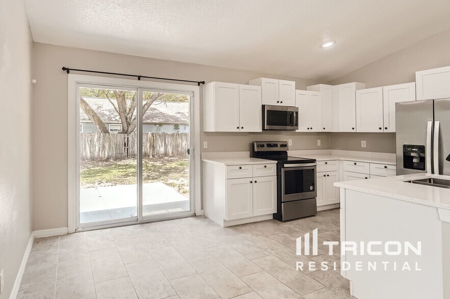 Building Photo - 1809 Iroquois Dr