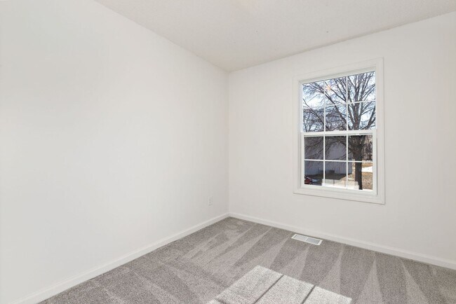 Building Photo - Lakehurst Quad