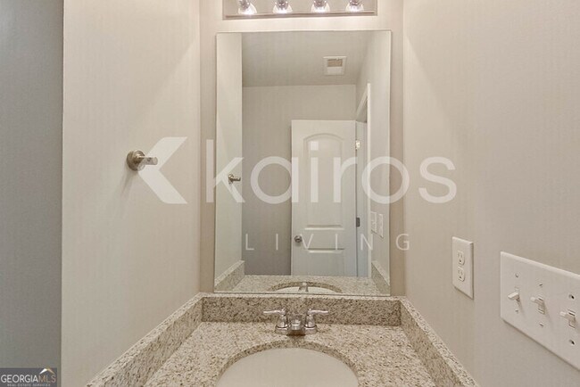 Building Photo - 633 Canal St