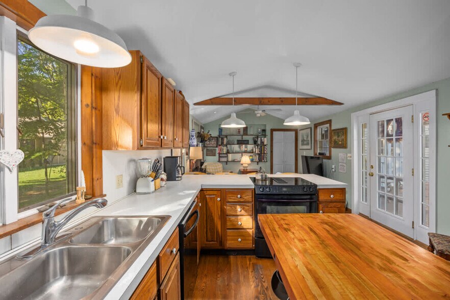 Building Photo - 3409 Elizabeth St