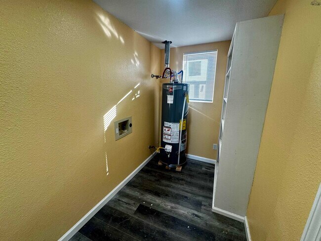 Building Photo - 603 E Alameda St