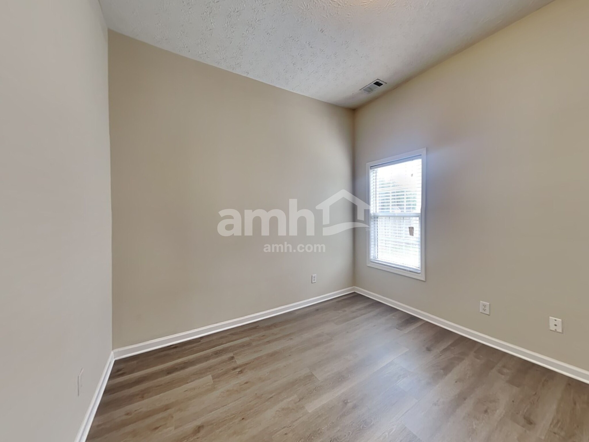 Building Photo - 985 Martin Field Dr