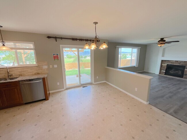 Building Photo - 7168 Prairie Wind Dr