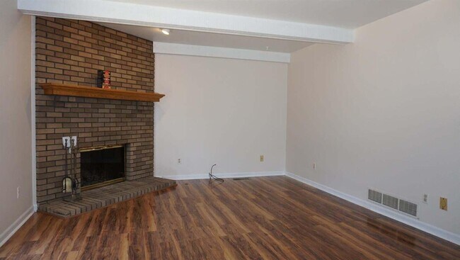 Building Photo - 3651 Allendale Dr