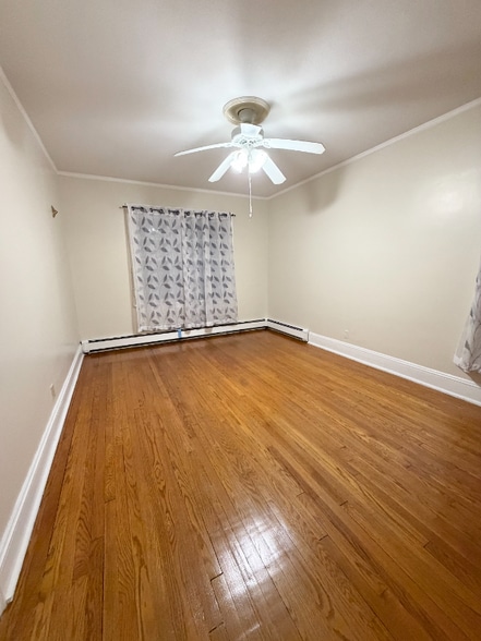 Building Photo - 715 Western Ave