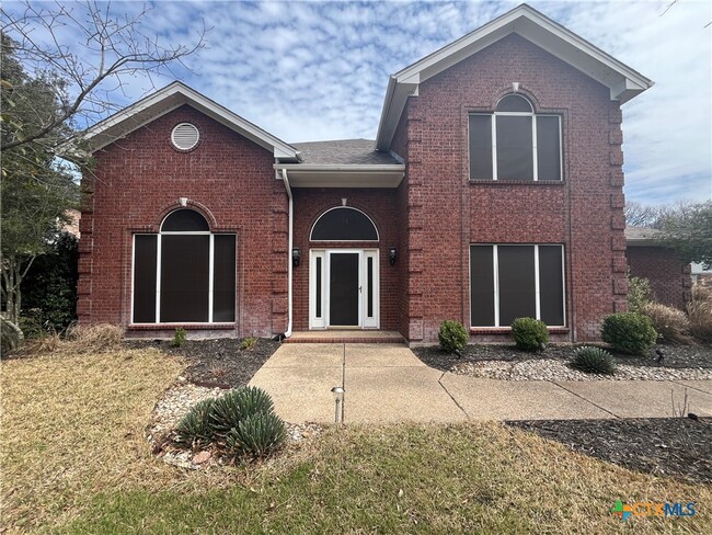 Building Photo - 2013 Highland Dr