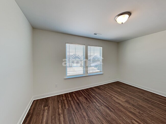 Building Photo - 2135 Laurel Vlg Cir