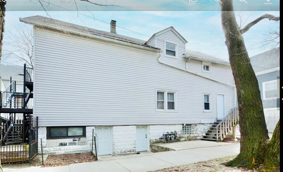 Building Photo - 2659 W Armitage Ave