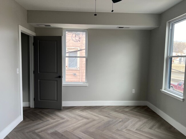 Building Photo - eml649