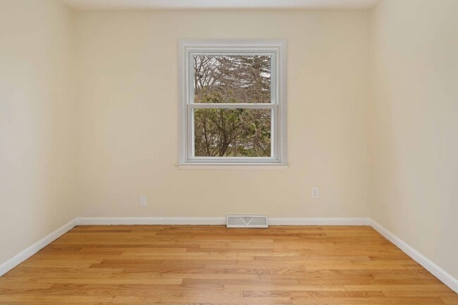 Building Photo - Nice Brick Ranch in Arden - New Back Deck!