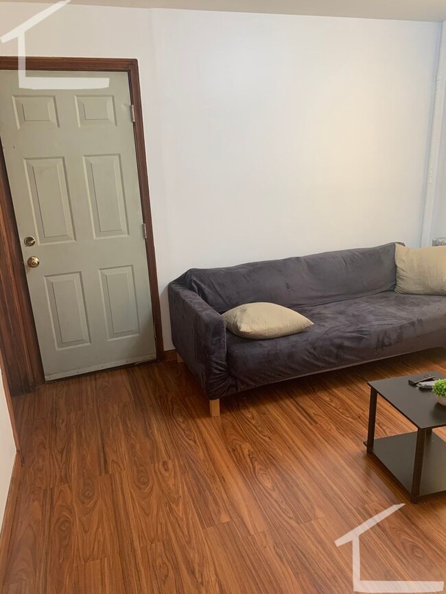 Building Photo - Best Deal on a Cat Friendly Apt.  Last Mon...